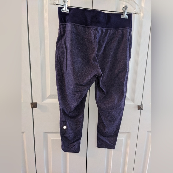 Size 4 Lululemon capri joggers - Picture 2 of 3